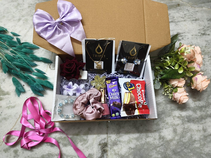 “Forever Love Mini Valentine Hamper 💌”